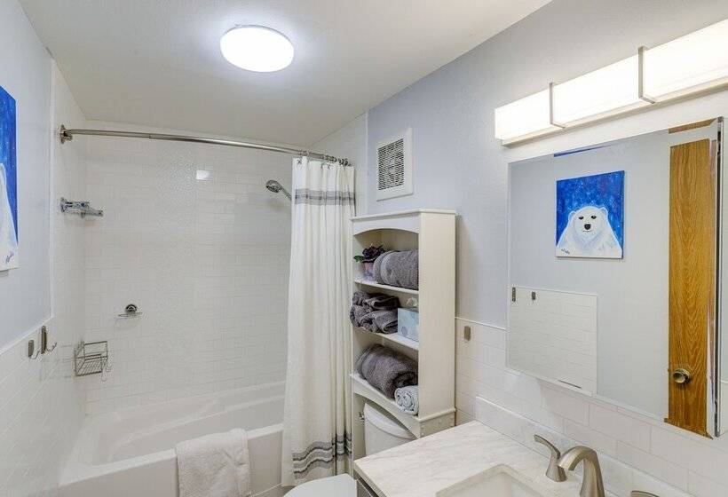 Cozy North Pole Home W/ Mountain & Aurora Views!