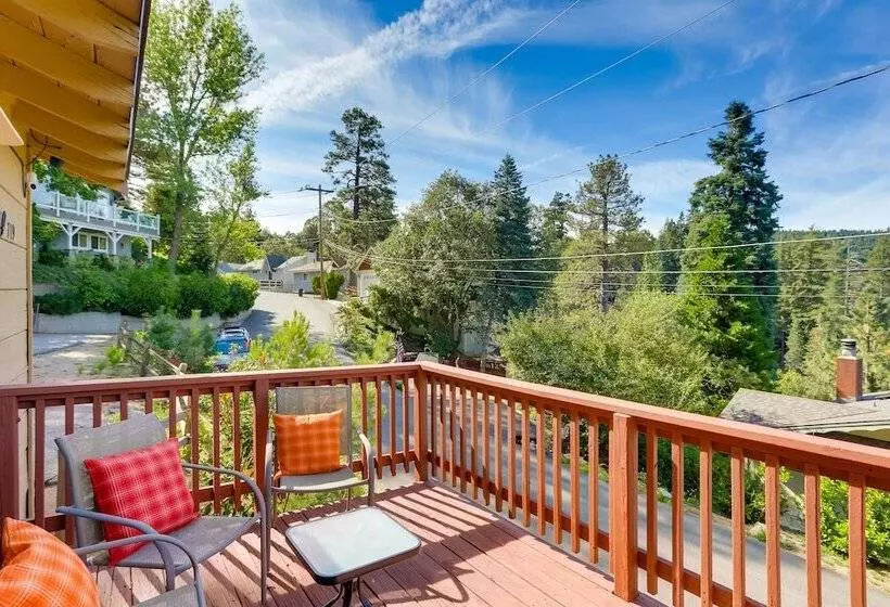 Crestline Cabin: Close To Lake Arrowhead & Skiing