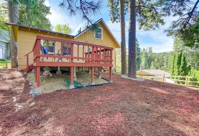 Crestline Cabin: Close To Lake Arrowhead & Skiing