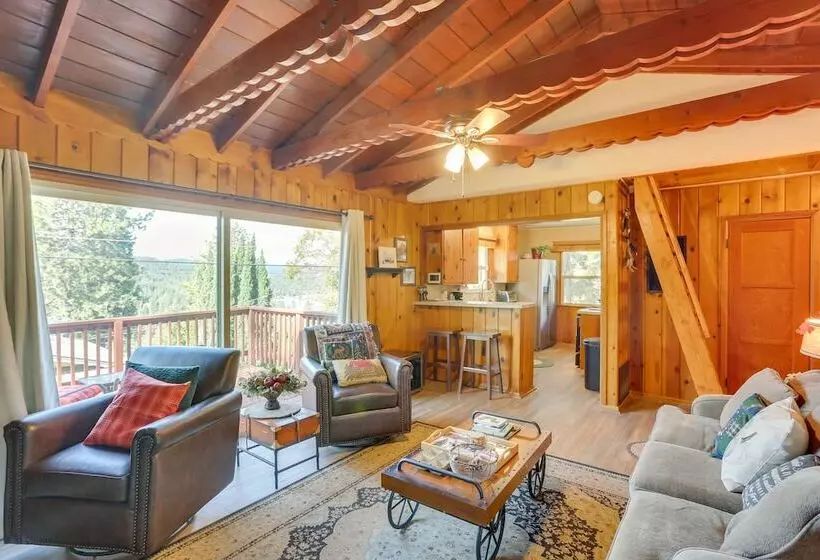 Crestline Cabin: Close To Lake Arrowhead & Skiing