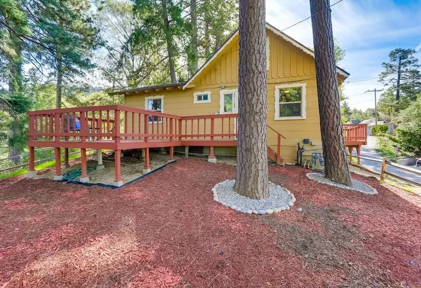 Crestline Cabin: Close To Lake Arrowhead & Skiing