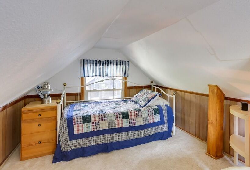 Crestline Cabin: Close To Lake Arrowhead & Skiing