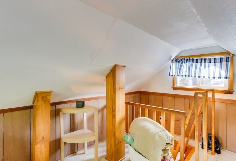 Crestline Cabin: Close To Lake Arrowhead & Skiing