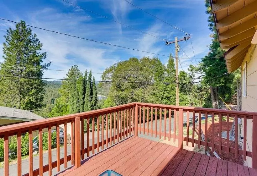 Crestline Cabin: Close To Lake Arrowhead & Skiing