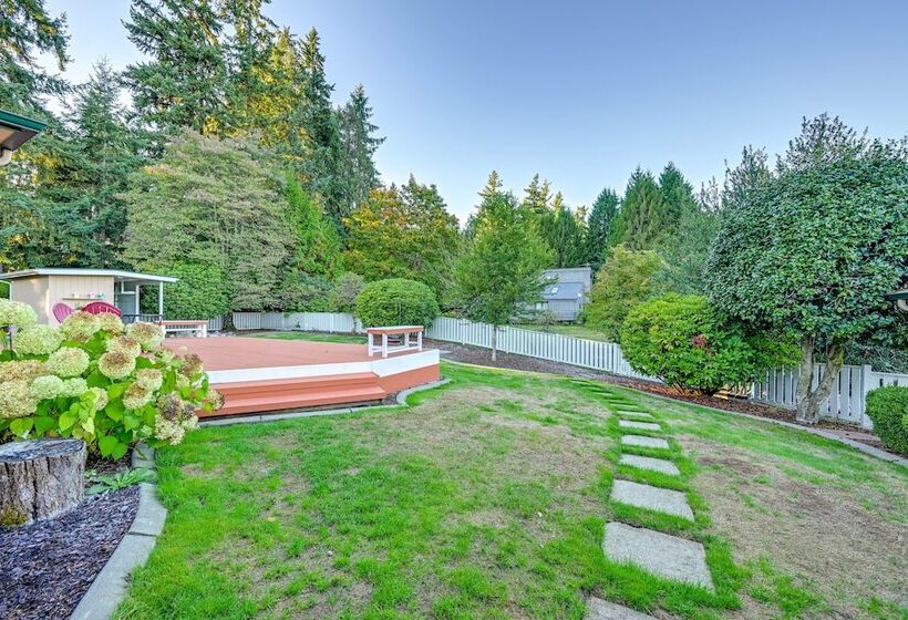 Enchanting Puyallup Home W/ Spacious Deck!