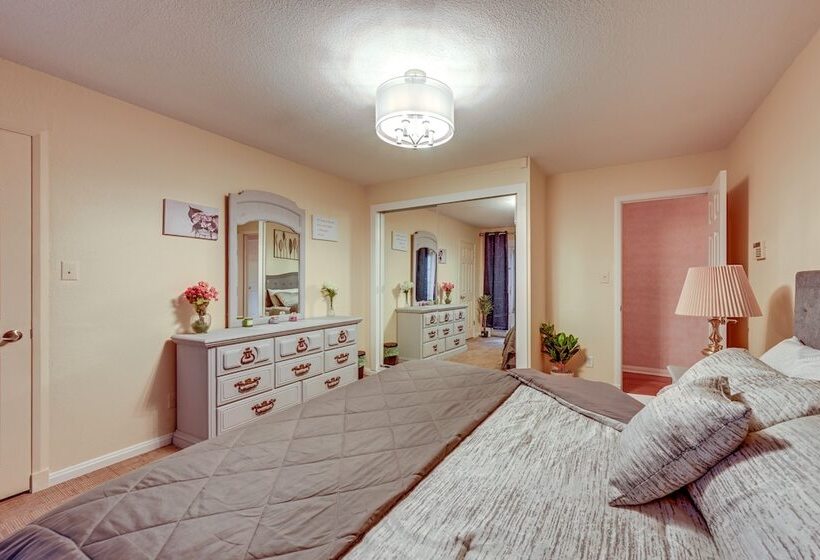 Enchanting Puyallup Home W/ Spacious Deck!