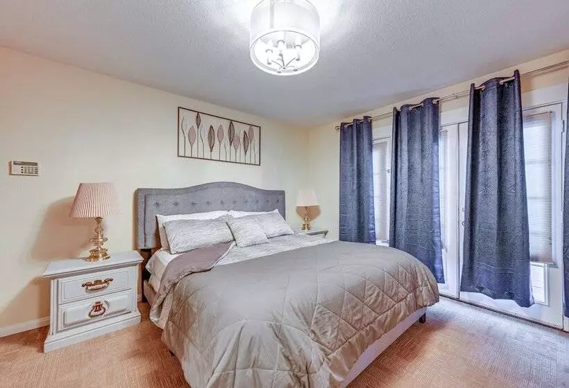 Enchanting Puyallup Home W/ Spacious Deck!