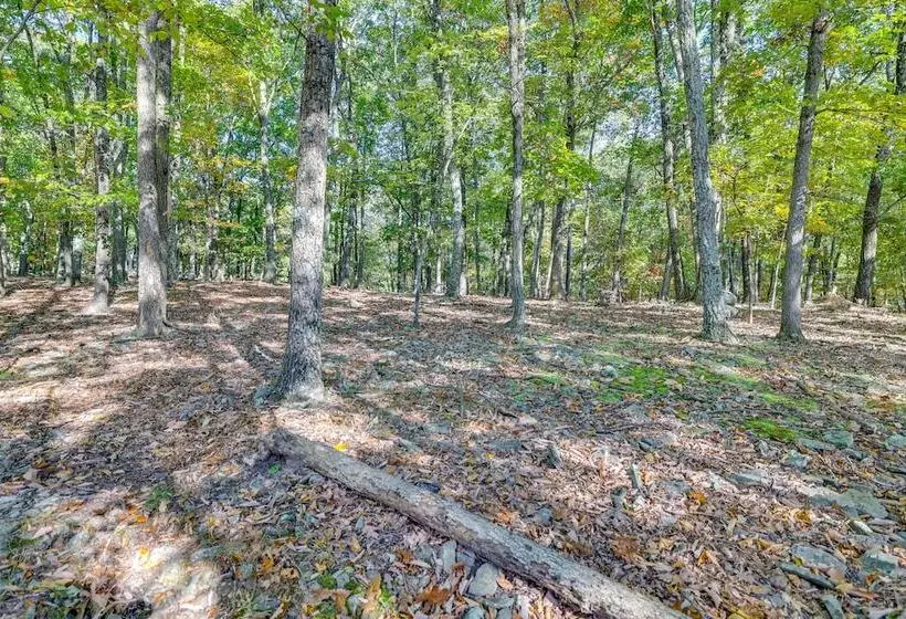 Forest View Poconos Cabin W/ Resort Amenities
