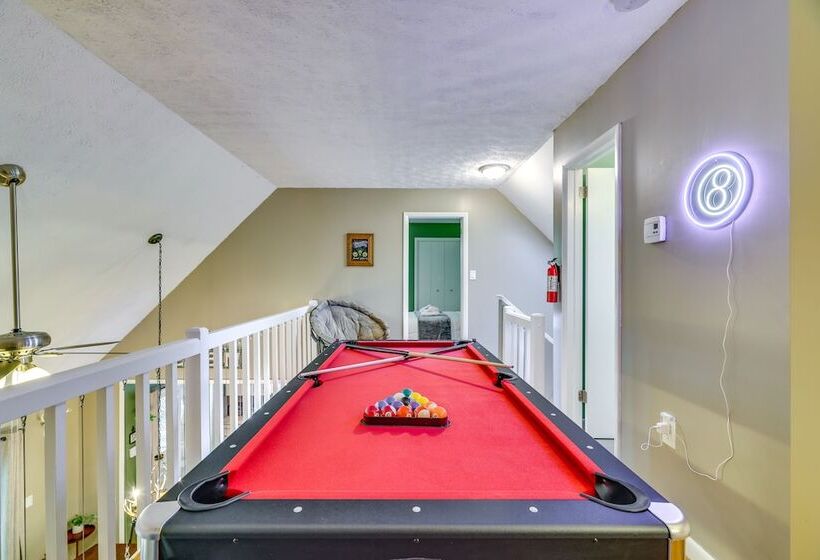 Forest View Poconos Cabin W/ Resort Amenities