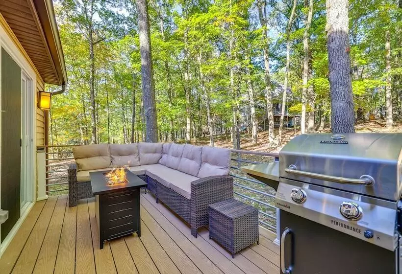 Forest View Poconos Cabin W/ Resort Amenities