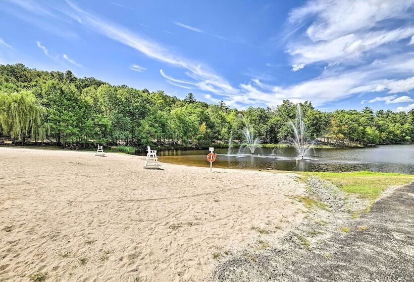 Forest View Poconos Cabin W/ Resort Amenities