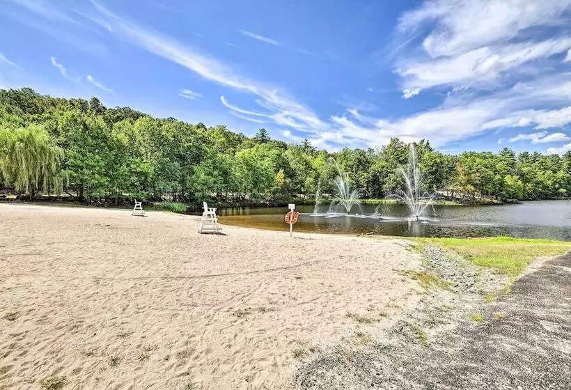 Forest View Poconos Cabin W/ Resort Amenities