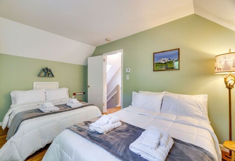 Forest View Poconos Cabin W/ Resort Amenities