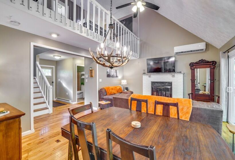 Forest View Poconos Cabin W/ Resort Amenities