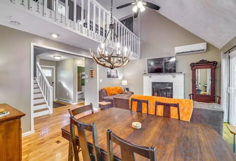 Forest View Poconos Cabin W/ Resort Amenities