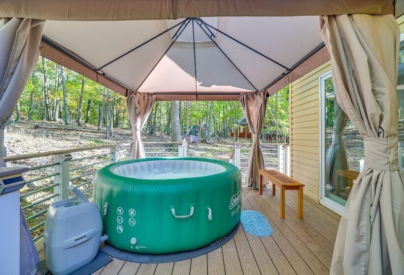 Forest View Poconos Cabin W/ Resort Amenities