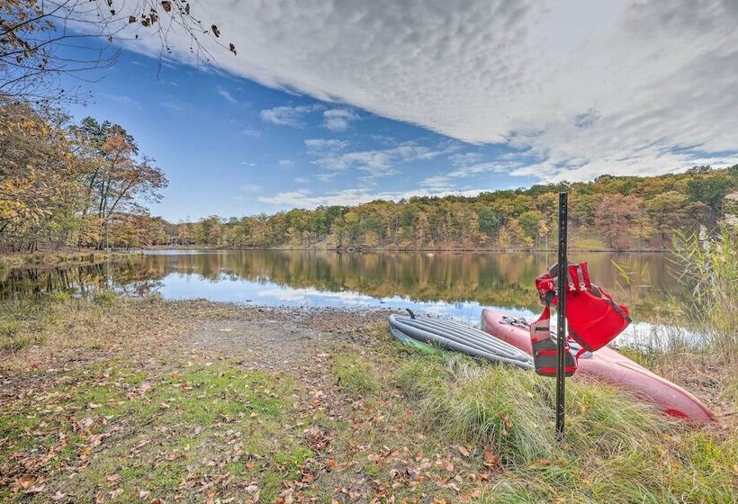 Forest View Poconos Cabin W/ Resort Amenities