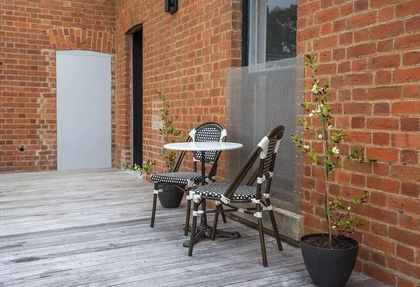 هتل Victoria Hall Apartments