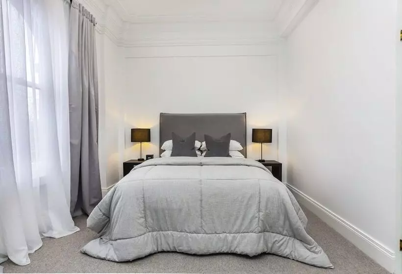 هتل Victoria Hall Apartments