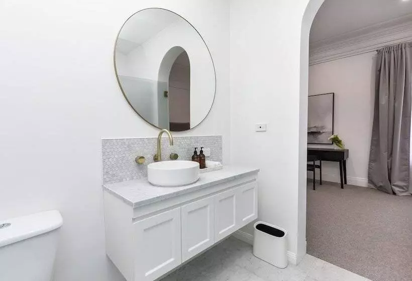 هتل Victoria Hall Apartments