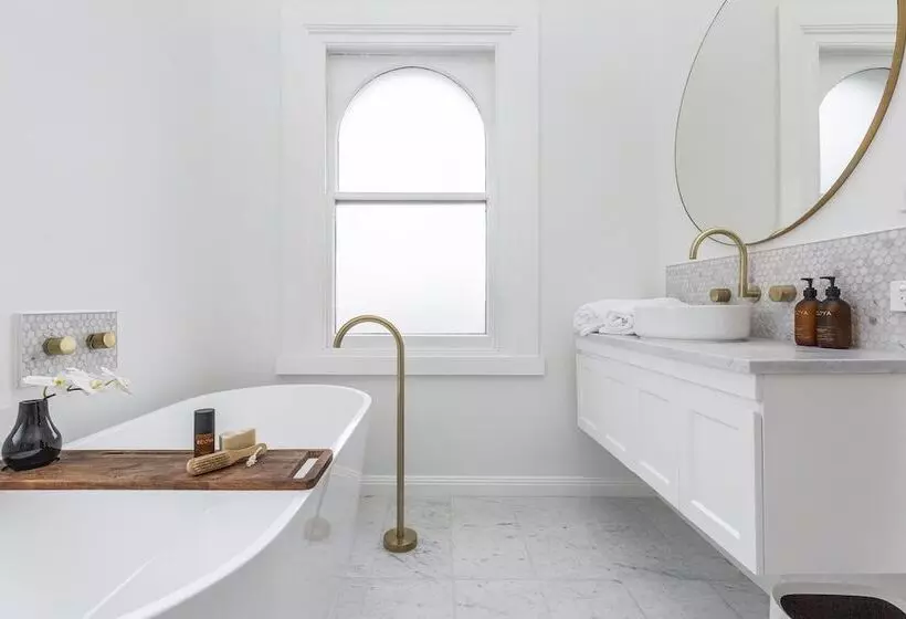 هتل Victoria Hall Apartments