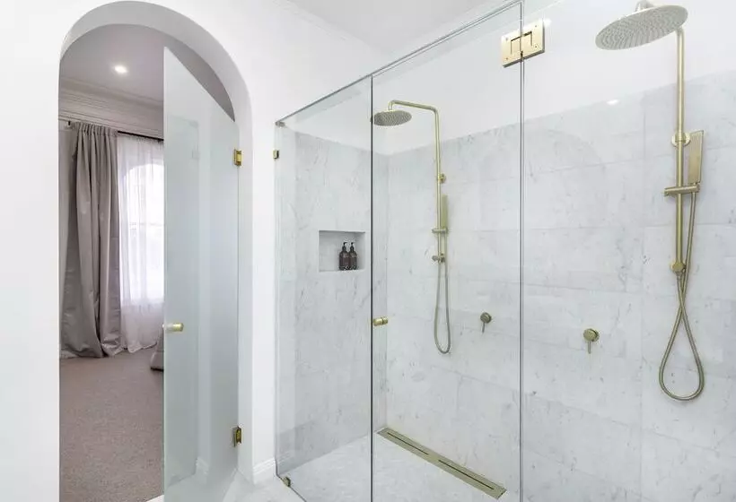 هتل Victoria Hall Apartments