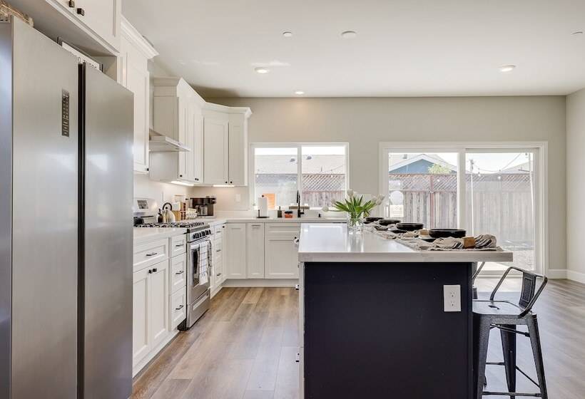 Modern Santa Rosa Retreat Close To Wineries!