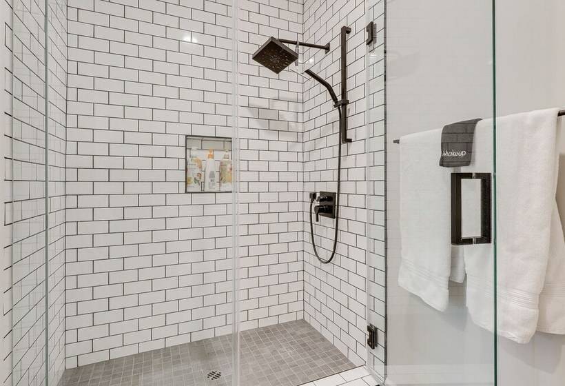 Modern Santa Rosa Retreat Close To Wineries!