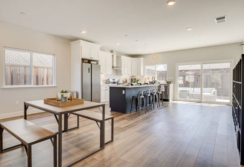 Modern Santa Rosa Retreat Close To Wineries!
