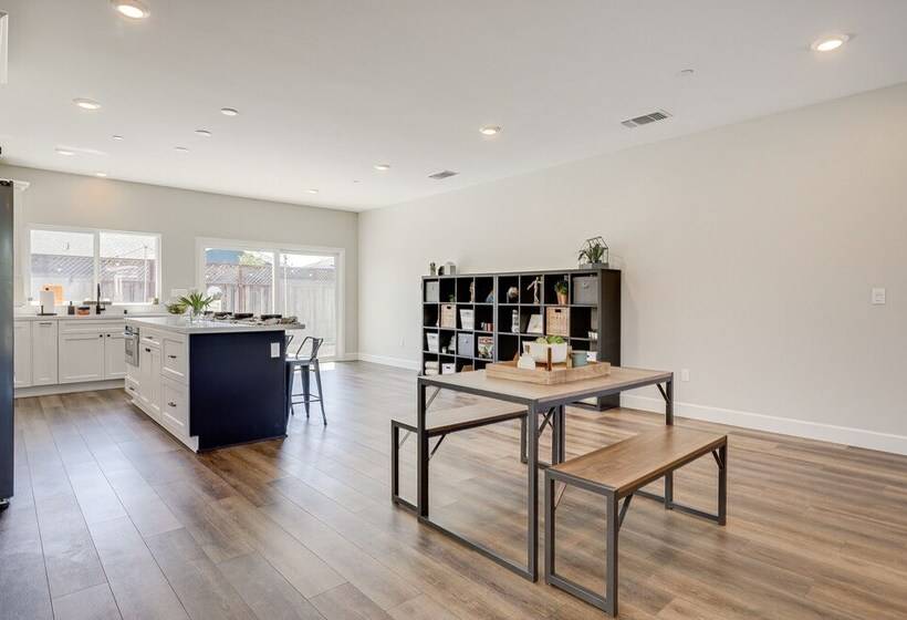 Modern Santa Rosa Retreat Close To Wineries!