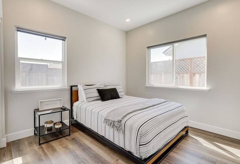 Modern Santa Rosa Retreat Close To Wineries!