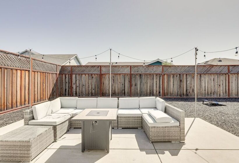 Modern Santa Rosa Retreat Close To Wineries!