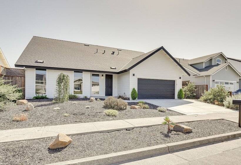 Modern Santa Rosa Retreat Close To Wineries!