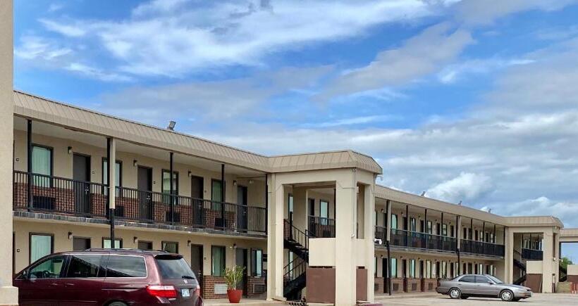 فندق على الطريق 81 El Reno