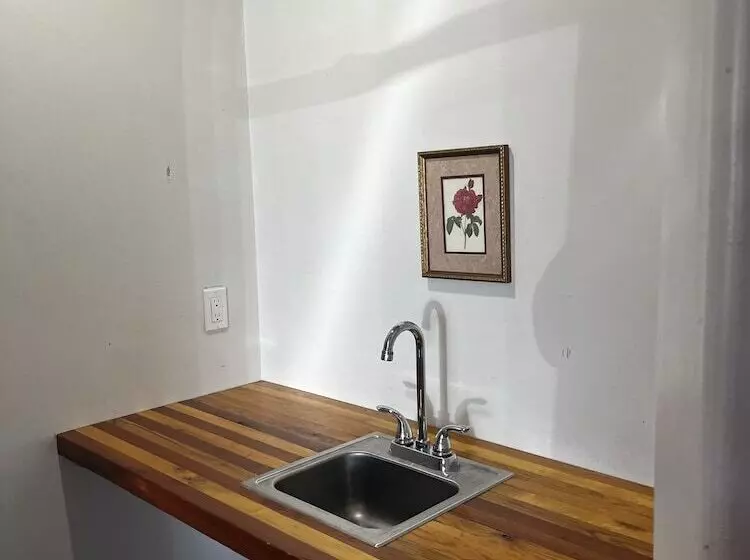 Motelli Grand Howell Inn