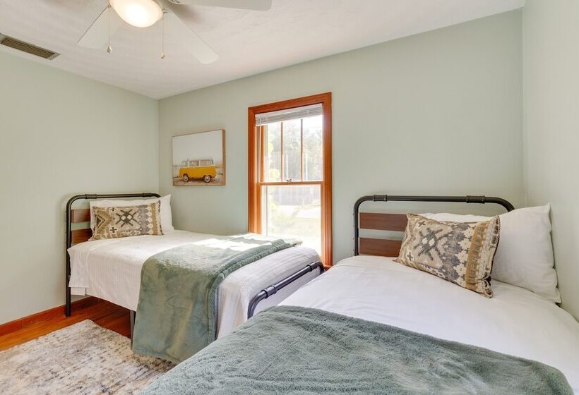 Mount Dora Home: Private Pool, Spa & Tropical Bar!