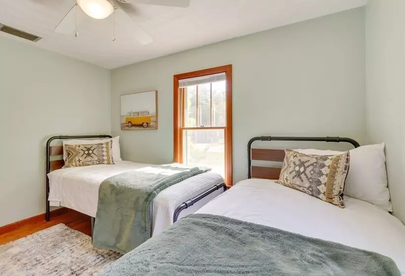 Mount Dora Home: Private Pool, Spa & Tropical Bar!