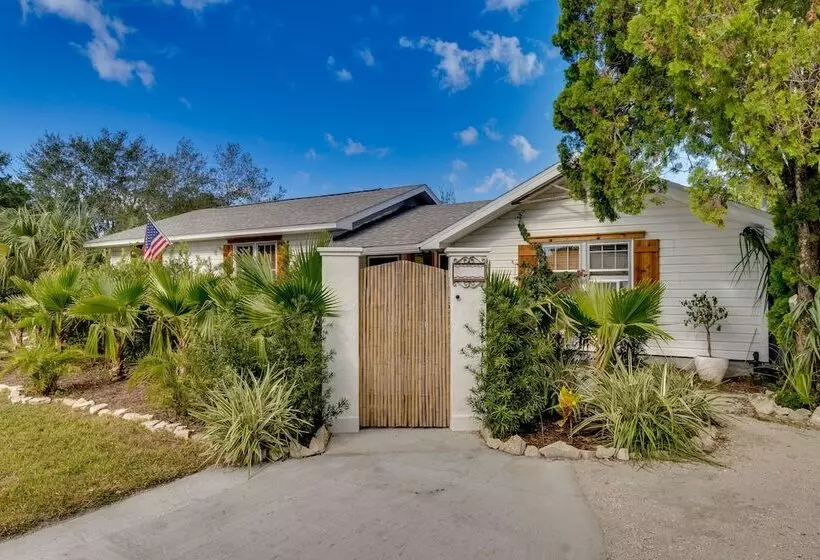 Mount Dora Home: Private Pool, Spa & Tropical Bar!