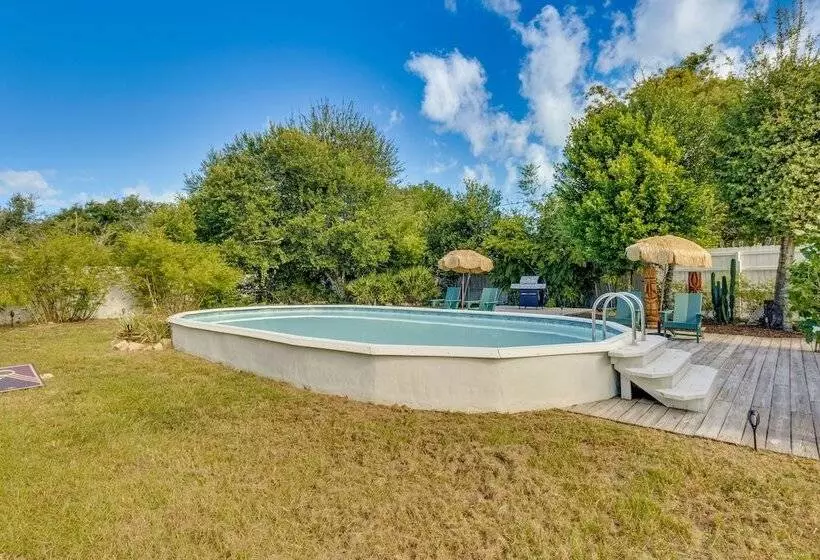 Mount Dora Home: Private Pool, Spa & Tropical Bar!