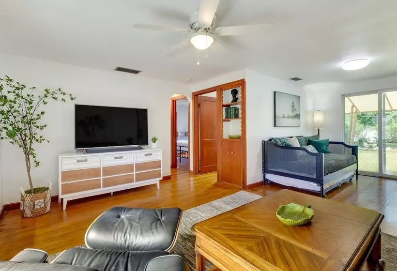 Mount Dora Home: Private Pool, Spa & Tropical Bar!