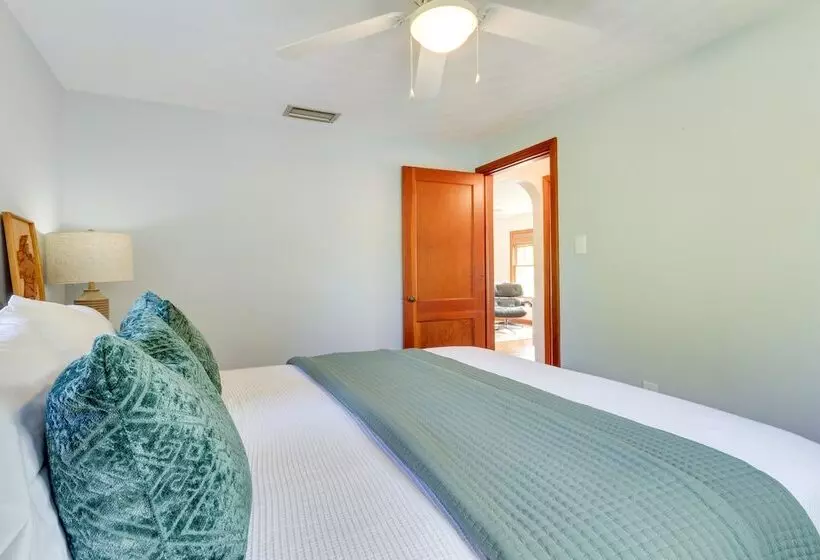 Mount Dora Home: Private Pool, Spa & Tropical Bar!