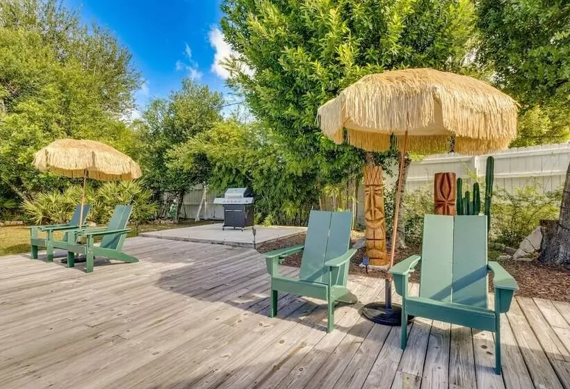 Mount Dora Home: Private Pool, Spa & Tropical Bar!