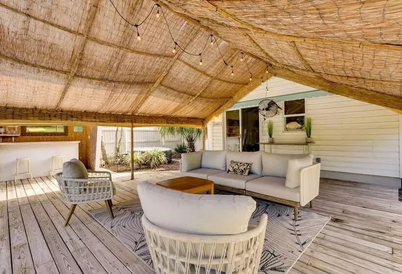 Mount Dora Home: Private Pool, Spa & Tropical Bar!