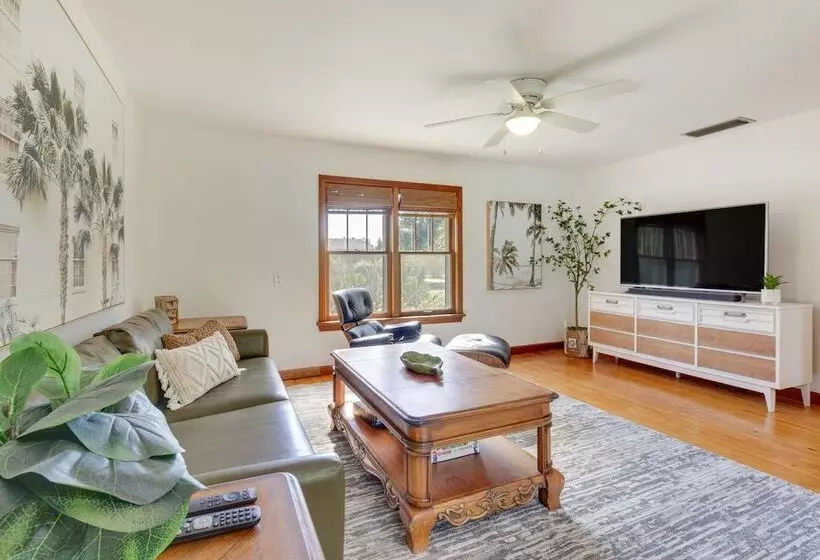 Mount Dora Home: Private Pool, Spa & Tropical Bar!