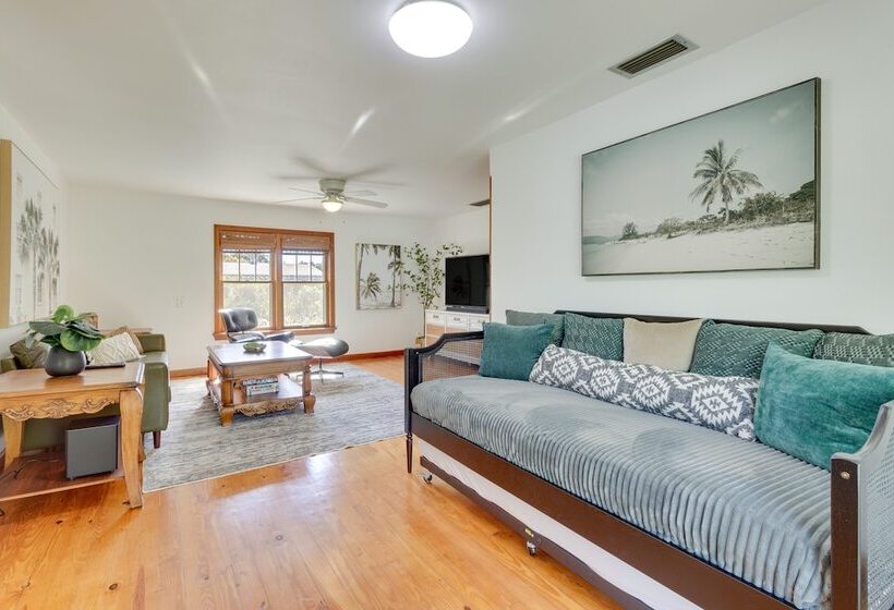 Mount Dora Home: Private Pool, Spa & Tropical Bar!