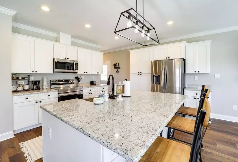 Peaceful Butler Hideaway At The Pond