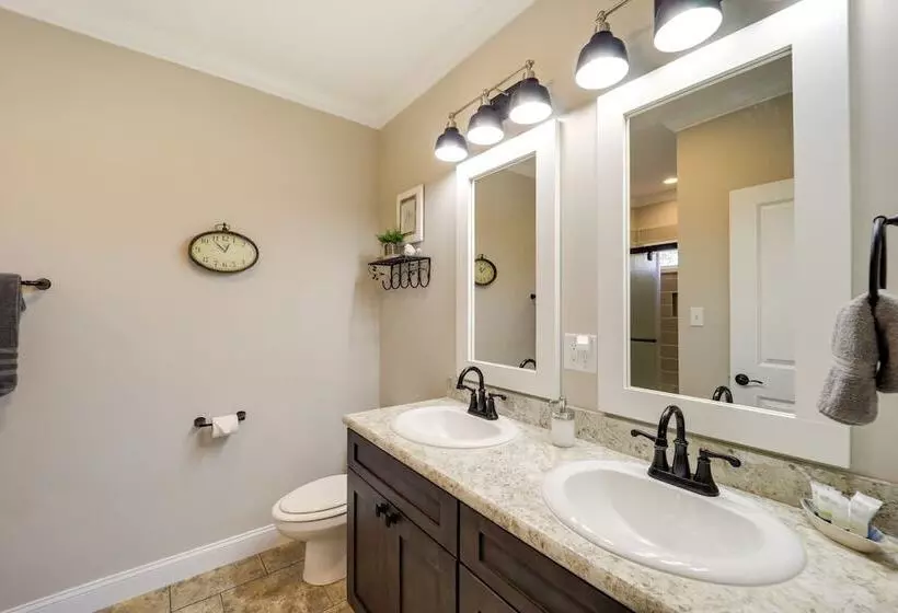 Peaceful Butler Hideaway At The Pond