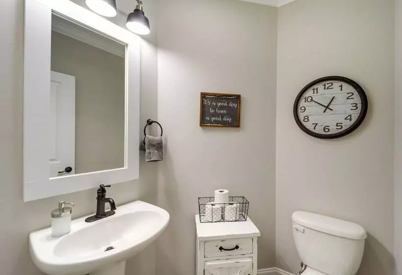 Peaceful Butler Hideaway At The Pond