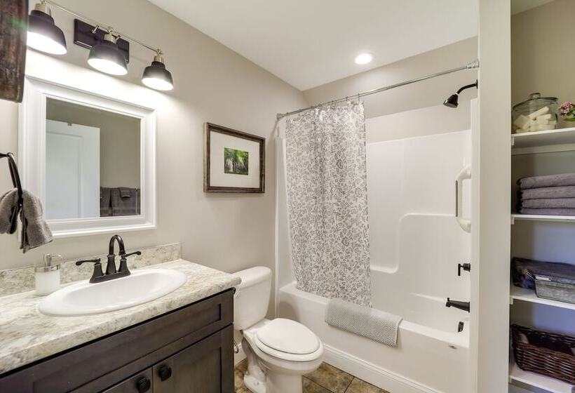 Peaceful Butler Hideaway At The Pond