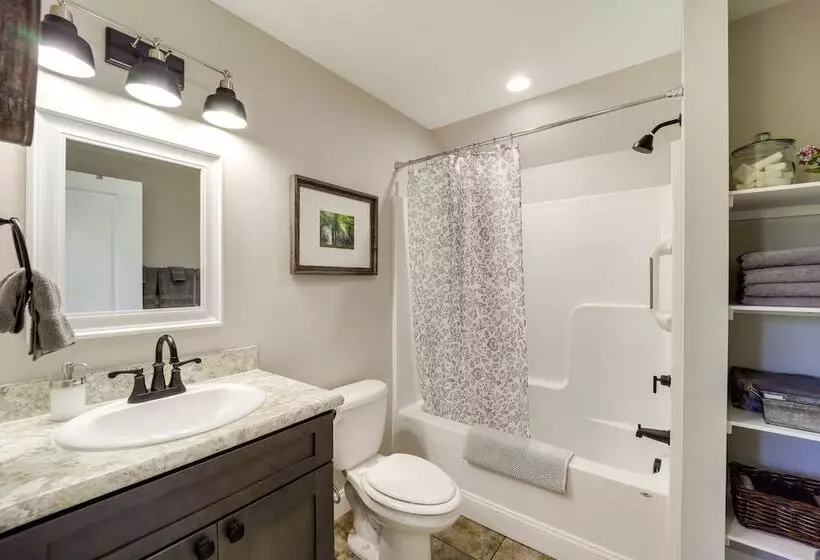 Peaceful Butler Hideaway At The Pond